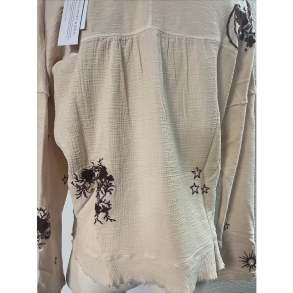 NWT distressed women’s embroidered sweater blouse by Caite Kyla Seo - Picture 4 of 16